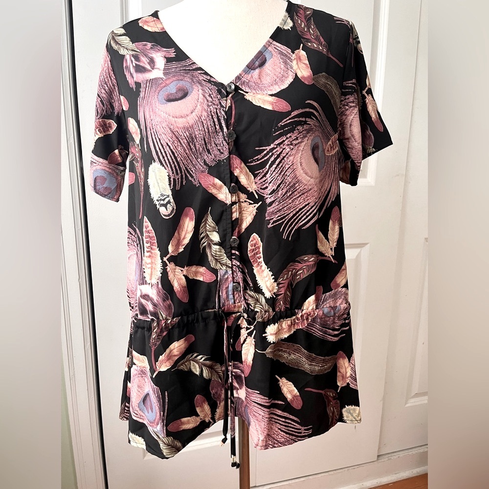Hopely Boho tunic top with feather pattern fabric size S.